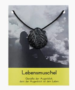Lebensmuschel aus Schneeflockenobsidian Anhänger auf großer Karte